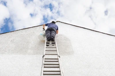 Peinture extérieure à By — façades et ravalement